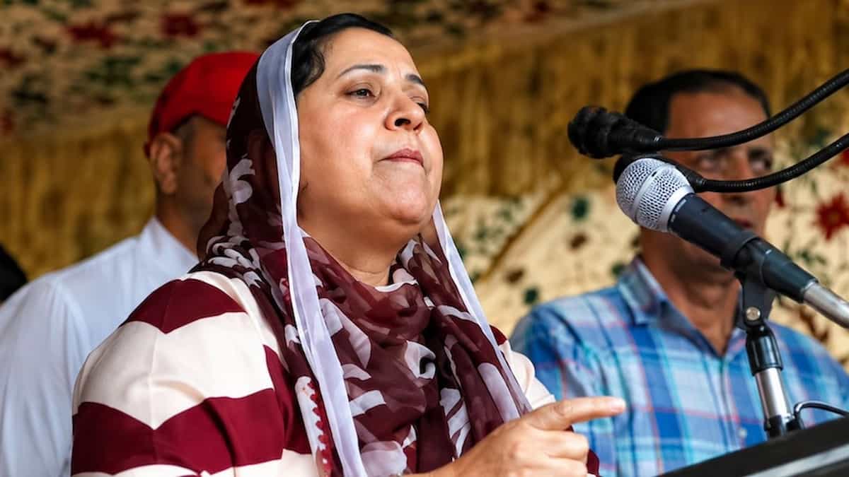 'मैम, आपको बच्चों की परेशानी नहीं दिखती?', 12 साल के छात्र ने शिक्षा मंत्री से पूछा तीखा सवाल, वीडियो वायरल