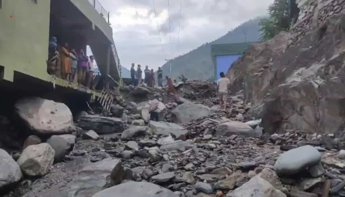 जम्मू-कश्मीर में कुदरत का कहर: बाढ़ से डोडा का ठाठरी बाजार तबाह, किश्तवाड़ में भारी लैंडस्लाइड से रास्ते ब्लॉक