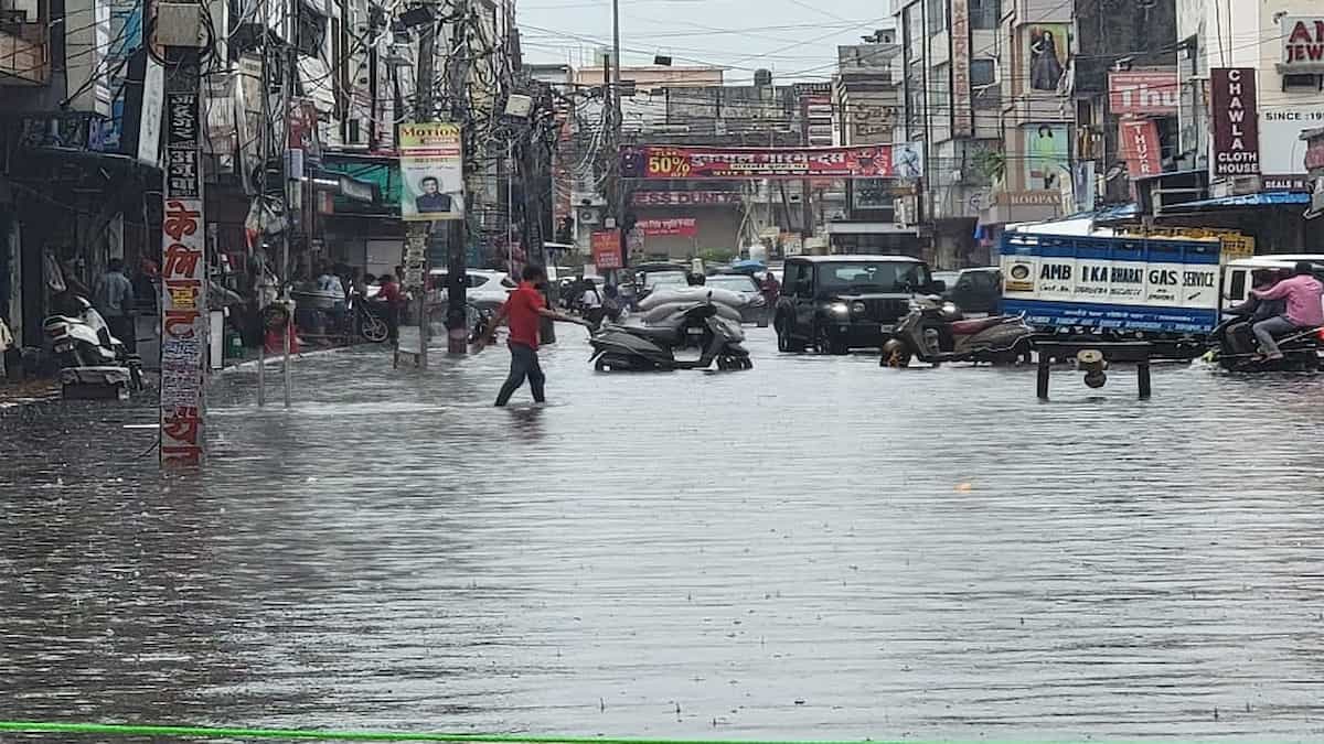 उत्तराखंड में कुदरत का कोहराम: मलबे के बीच सात फेरों की जिद, रुद्रप्रयाग में तबाही के बीच यूं मंडप पहुंची बारात