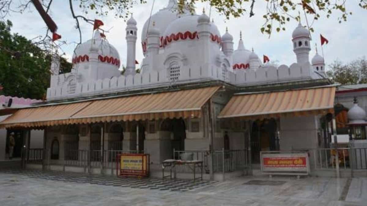 नफरत की दीवारें गिराता मां का ये दरबार! जहां हिंदू गाते हैं आरती और मुस्लिम भाई बजाते हैं नगाड़ा