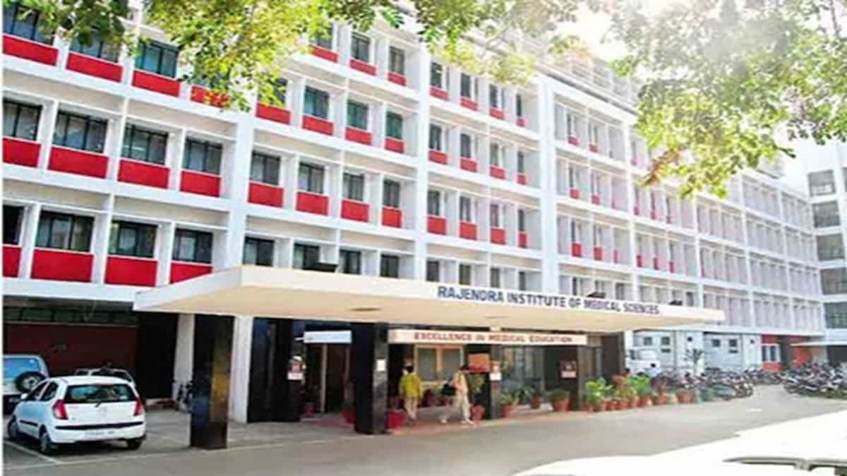 रिम्स-2 विवाद: आयोग के निर्देश पर झामुमो और स्वास्थ्य मंत्री का पलटवार, कहा-तय समय पर बनेगा अस्पताल