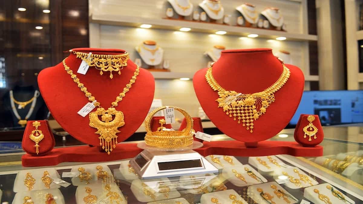 Gold Price Today: अमेरिका के बड़े ऐलान से सोने के बाजार में सूनामी, आज फिर भारी क्रैश हुए दाम!