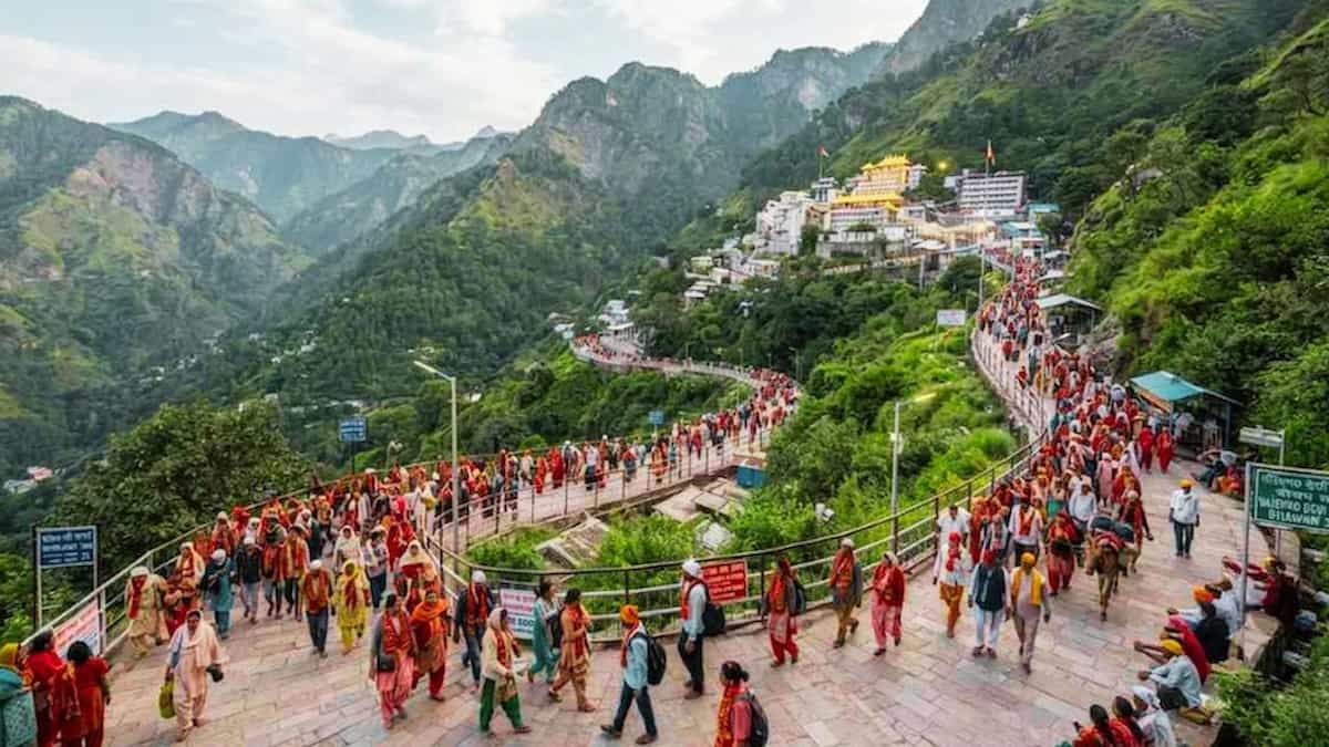 लगातार तीसरे दिन भी बंद रही श्री माता वैष्णो देवी यात्रा, कटरा में फंसे 40-45 हजार श्रद्धालु; जानें ताजा अपडेट