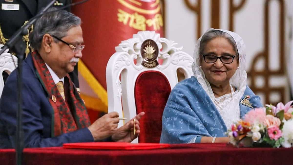 बांग्लादेश के राष्ट्रपति शहाबुद्दीन ने सौंपा इस्तीफा, क्या शेख हसीना से फोन कॉल पर बात करना पड़ा भारी?