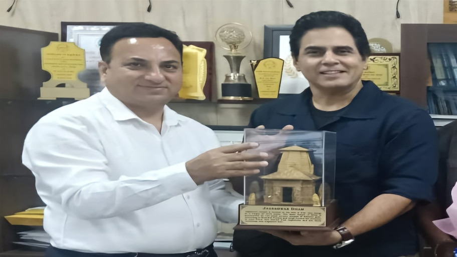 फिल्म अभिनेता अमन वर्मा ने की फिल्म विकास परिषद के नोडल अधिकारी से मुलाकात, क्षेत्रीय सिनेमा और शूटिंग को लेकर हुई चर्चा