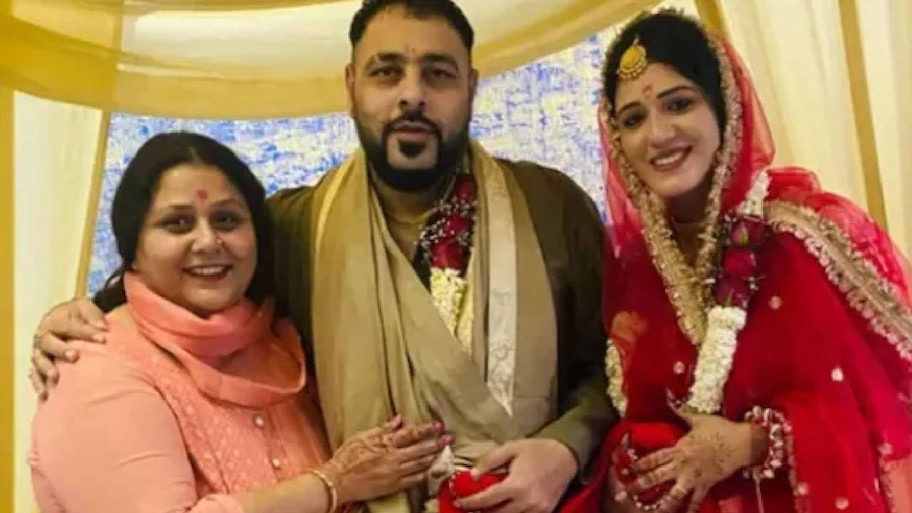 तलाक की खबरों के बीच बादशाह की मां का क्रिप्टिक पोस्ट! 'भगवान माफ कर देंगे, कर्म नहीं...' वाली बात ने खींचा सबका ध्यान