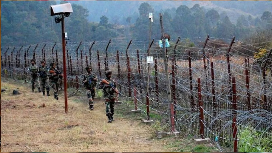 जम्मू-कश्मीर में कूरियर नेटवर्क पर सुरक्षा एजेंसियों की पैनी नजर! आतंकी गतिविधियों और हथियारों की तस्करी रोकने के लिए कड़े नियम लागू