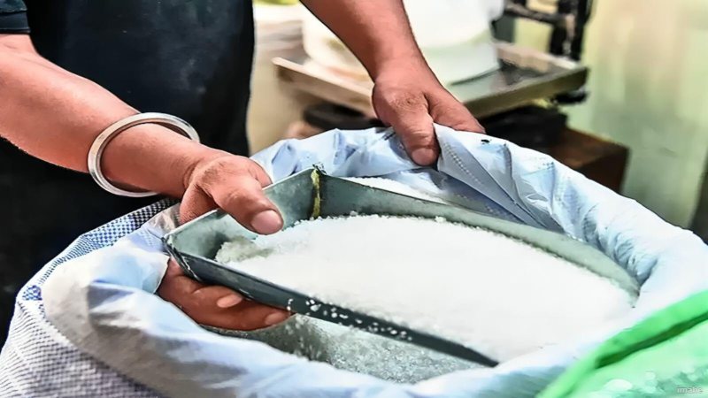 दुनिया के दूसरे सबसे बड़े उत्पादक देश के लिए आई चीनी आयात करने की नौबत