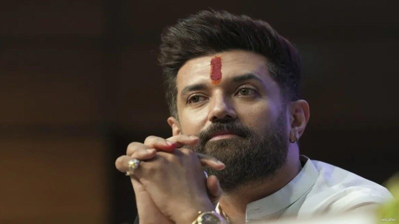 पिता रामविलास पासवान को याद कर संसद से लेकर सोशल मीडिया तक भावुक हुए चिराग पासवान