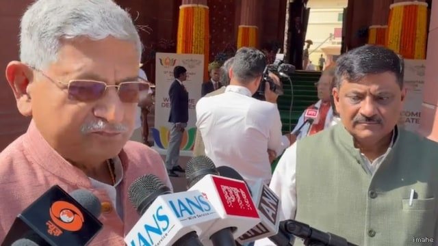 क्या अनंत सिंह फंस गए? दिल्ली में ललन सिंह और संजय झा एकसाथ दिखे, इशारों-इशारों में कही 'सियासी बात'!