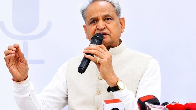 अशोक गहलोत का IAS शिखर अग्रवाल पर हमला, बोले- 'नाम के अनुरूप शिखर....